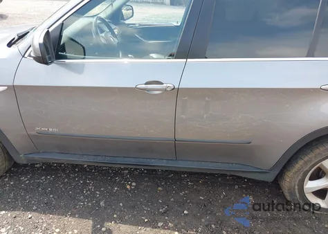 2013 BMW X5 xDrive50I z USA, uszkodzony, nr VIN 5UXZV8C58D0C16717